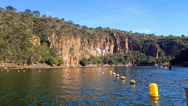 Passeio de lancha no Lago de Furnas