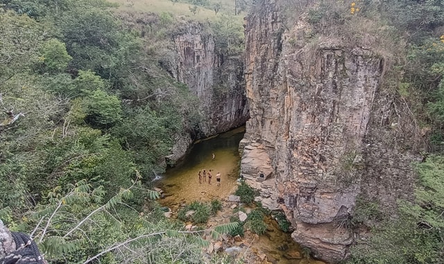 Trilha dentro do Parque Trilha do Sol