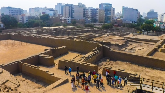Sítio Arqueológico Pucllana - visão do alto da Pirâmide
