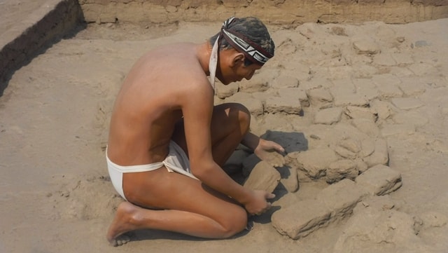 Sítio Arqueológico Pucllana - representaçao da fabricação de tijolos