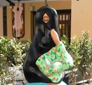 Tapadas Limenhas - detalhe de apenas um olho à mostra