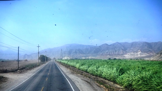 Estrada sinuosa de Lima até Huaraz
