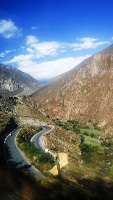 Estrada sinuosa de Lima até Huaraz