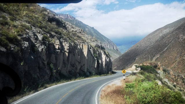 Estrada sinuosa de Lima até Huaraz