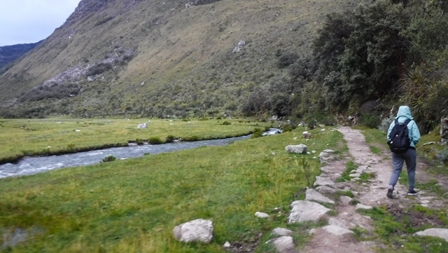 Início do trekking para a Laguna 69