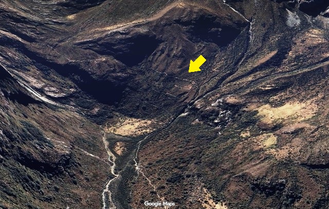 Nesta imagem do Google, o traçado em ziguezague para subir a montanha