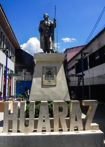 Estátua de Pedro Pablo Atusparía, político peruano e ativista dos direitos indígenas