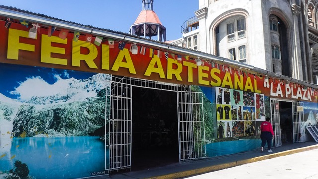 Feira de artesanado na Praça de Armas