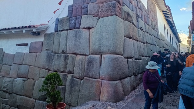 Rua com a Pedra dos 12 Ângulos