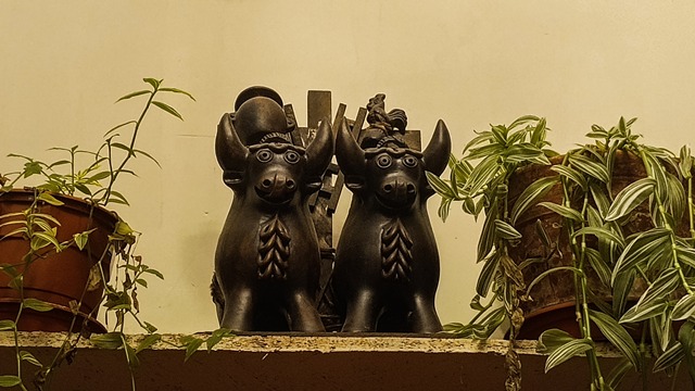 Toritos de Pucará, muito contrados sobre os telhados