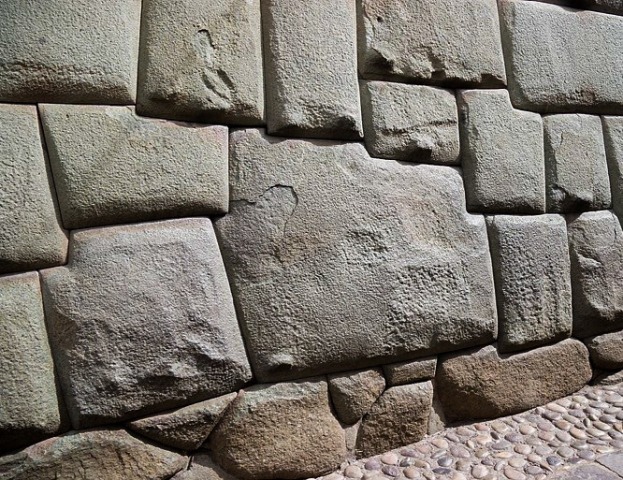 Pedra dos 12 Ângulos